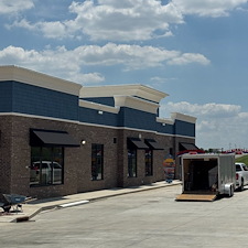 Elizabethtown-Kentucky-Clean-Waves-Car-Wash-Traditional-Style-Sunbrella-Fabric-Awnings 1